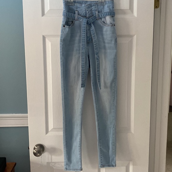 Hi rise belted light denim jeans - Picture 4 of 6